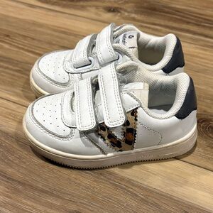 Victoria size 7 toddler sneaker